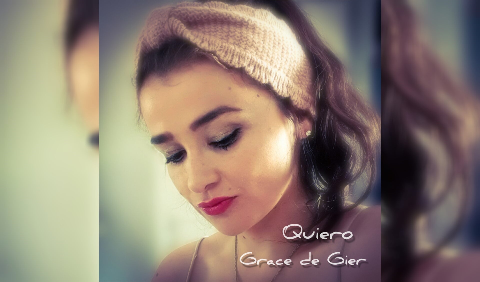 Grace de Gier is een Colombiaanse rock- en popzangeres/songwriter. Ze zingt in het Spaans en woont nu in Nederland. 