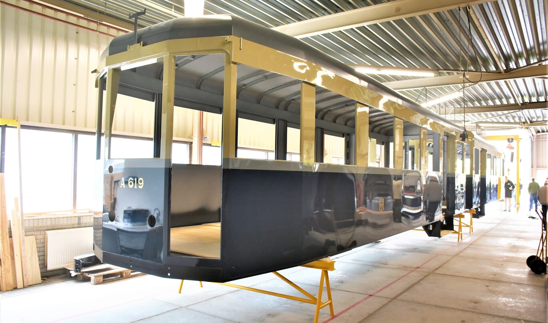 Het rijtuig van De Blauwe Tram is gereed om te worden gereconstrueerd (foto SDNBT).