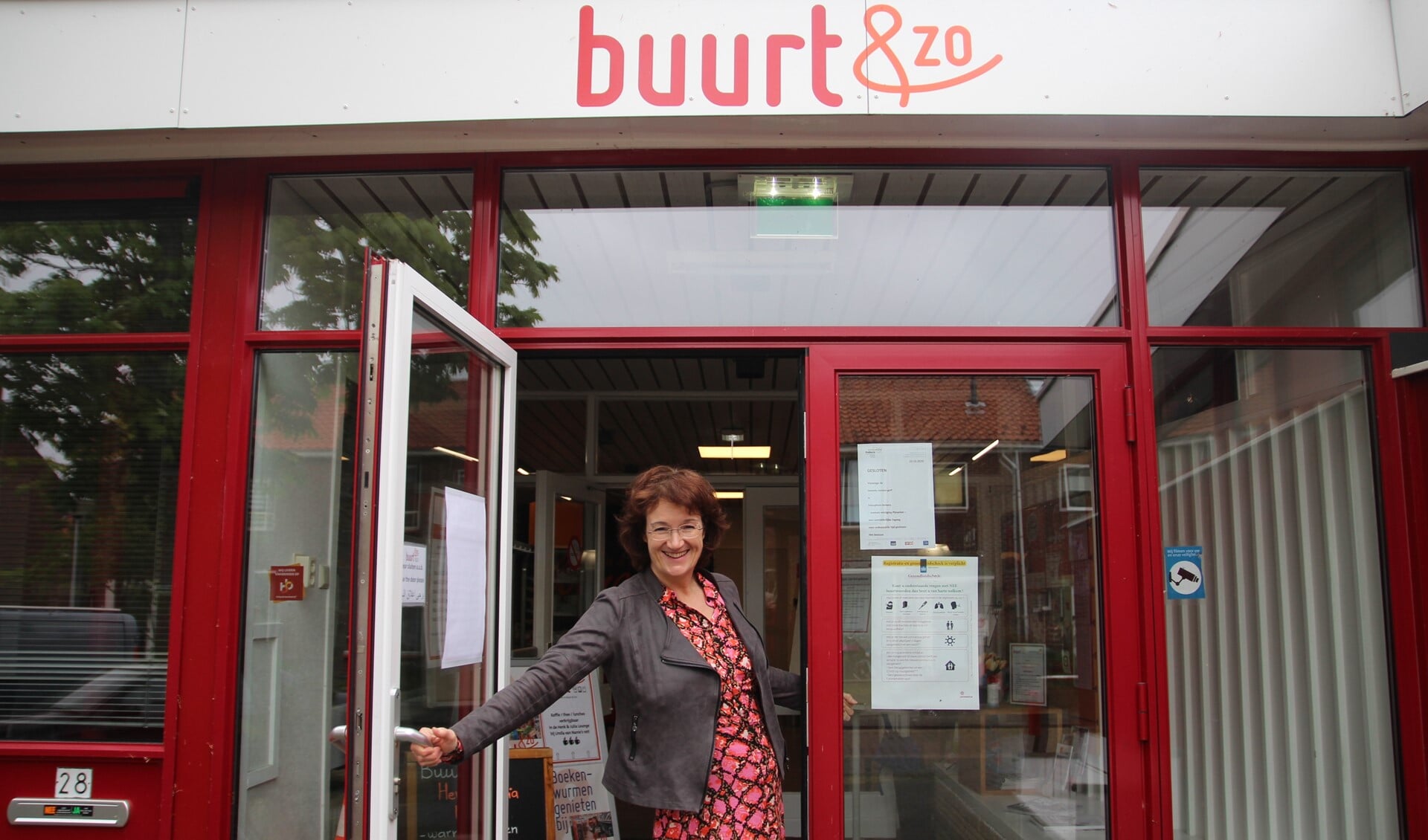 Anjo van Hemert ‘swingt’ de deur van Buurt & Zo verwelkomend wijd open!