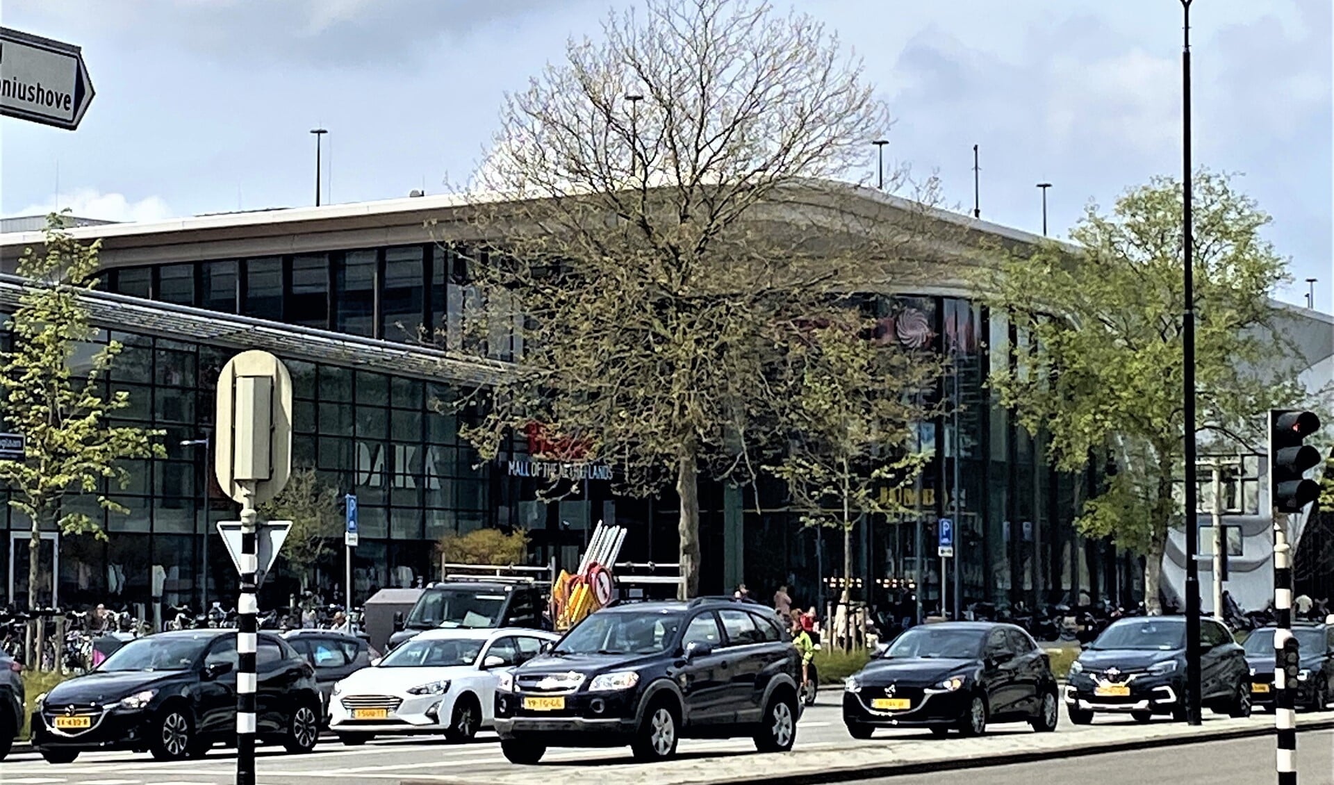 Drukte rond de Westfield Mall in Leidschendam (foto: gemeente LV).