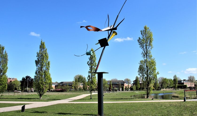 <p>‘Zonder titel' (2007), een beeld van Auke de Vries in Park Sytwende te Voorburg.(foto: Marian Kokshoorn).</p>