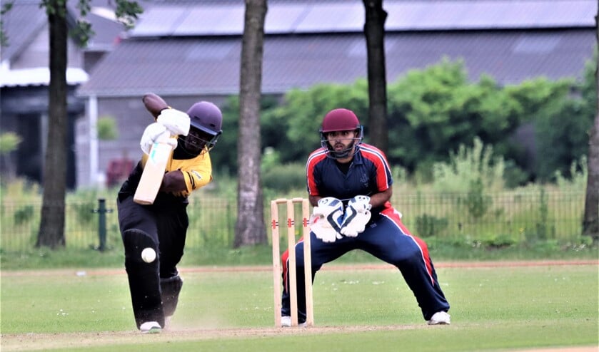 Lorenzo Ingram (Excelsior) nam drie wickets voor zes runs en maakte 51 runs in de succesvolle chase (foto: Catch of the Day BV).