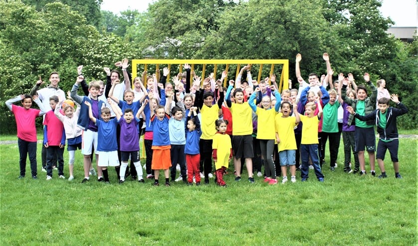 <p>De deelnemers (bijna allemaal) aan Beau's tref- en voetbaltoernooi 2021 (foto: pr). </p>