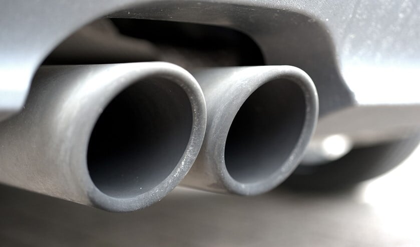 <p>Veel inwoners ondervinden geluidsoverlast door sportuitlaten onder auto’s die veel kabaal maken en veel te hard rijden (tekst: Inge Koot). </p>