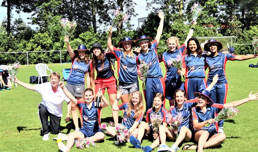 <p>De dames van VCC schreven geschiedenis door de eerste landstitel in de ‘lange’ spelvorm op hun naam te brengen (foto: pr VCC).</p>