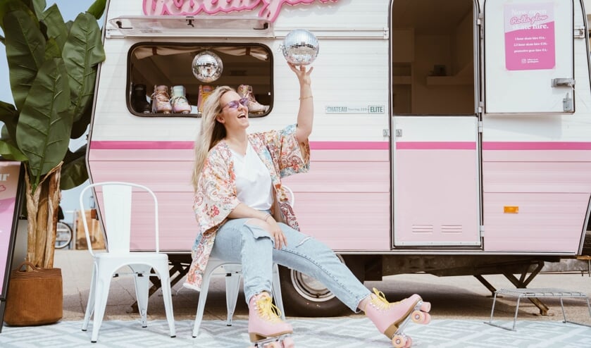 <p>Cloë zet rolschaatsen weer op de kaart. Foto: Olivia Witmond</p>