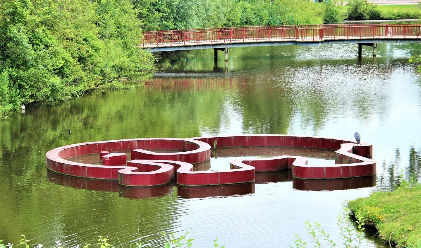 Een van de olifanten in het Waterspoorpark aan de Spinozalaan / Nicolaas Beetslaan te Voorburg (foto: Marian Kokshoorn).