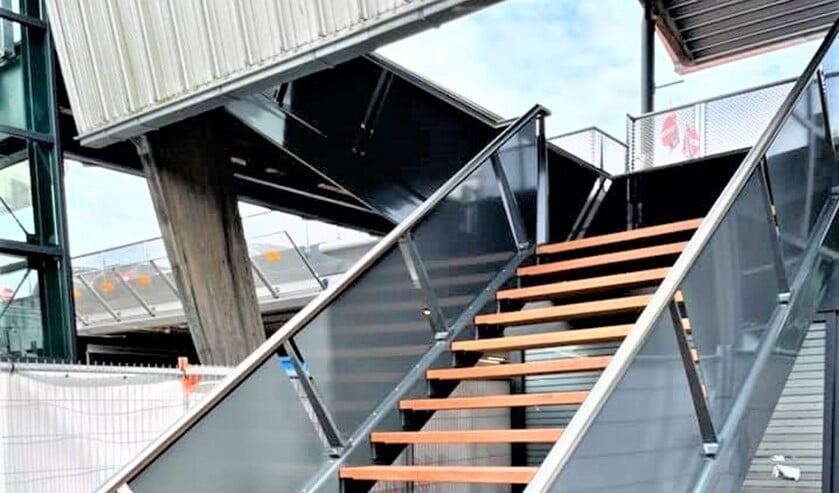 <p>De trap in de Westfield Mall ter hoogte van Albert Heyn en restaurant Volle Maan (foto: FB René Bogaart).</p>