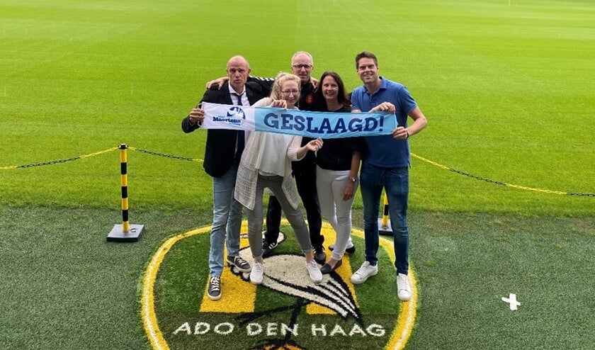 <p>De mentoren Hester van Loon, Cees Banning, Menno Visser, coördinator havo Melanie Kuipers en afdelingsleider havo Pieterse (foto: pr).</p>