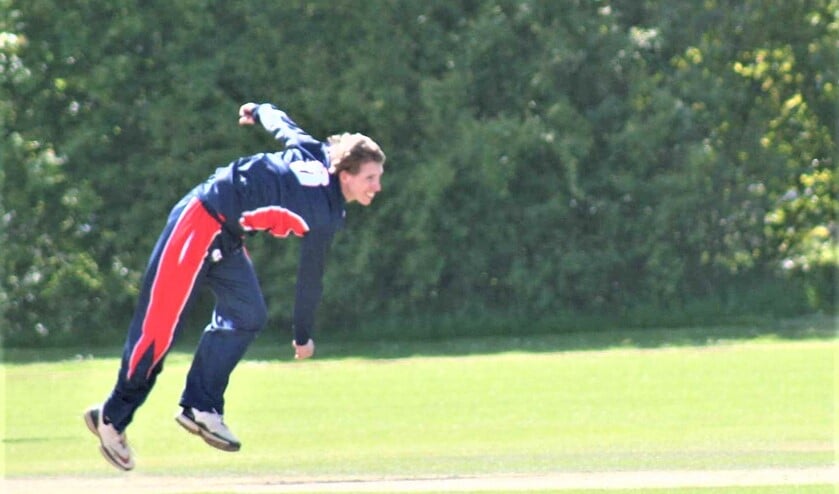 <p>Steffen Mulder was goed voor vier wickets in het belangrijke duel tegen Punjab (foto: Catch of the Day BV).</p>