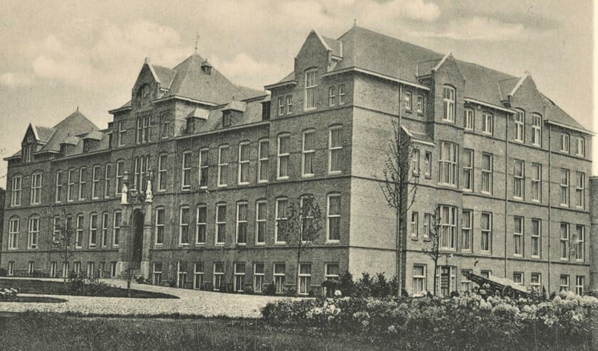 Ziekenhuis Sint Antoniushove aan het Oosteinde in Voorburg in 1925 (archief F.J.A.M. van der Helm).