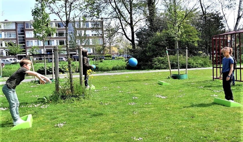 <p>Stoepranden is een leuk en laagdrempelig spel, waarbij de spelers veel moeten bewegen (foto: pr SenW).</p>
