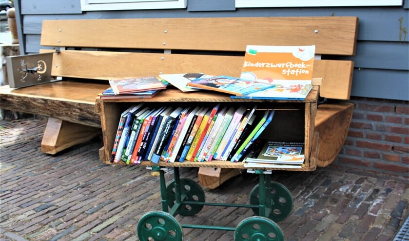 <p>Het KinderboekZwerfboekStation bij zaagmolen De Salamander. </p>