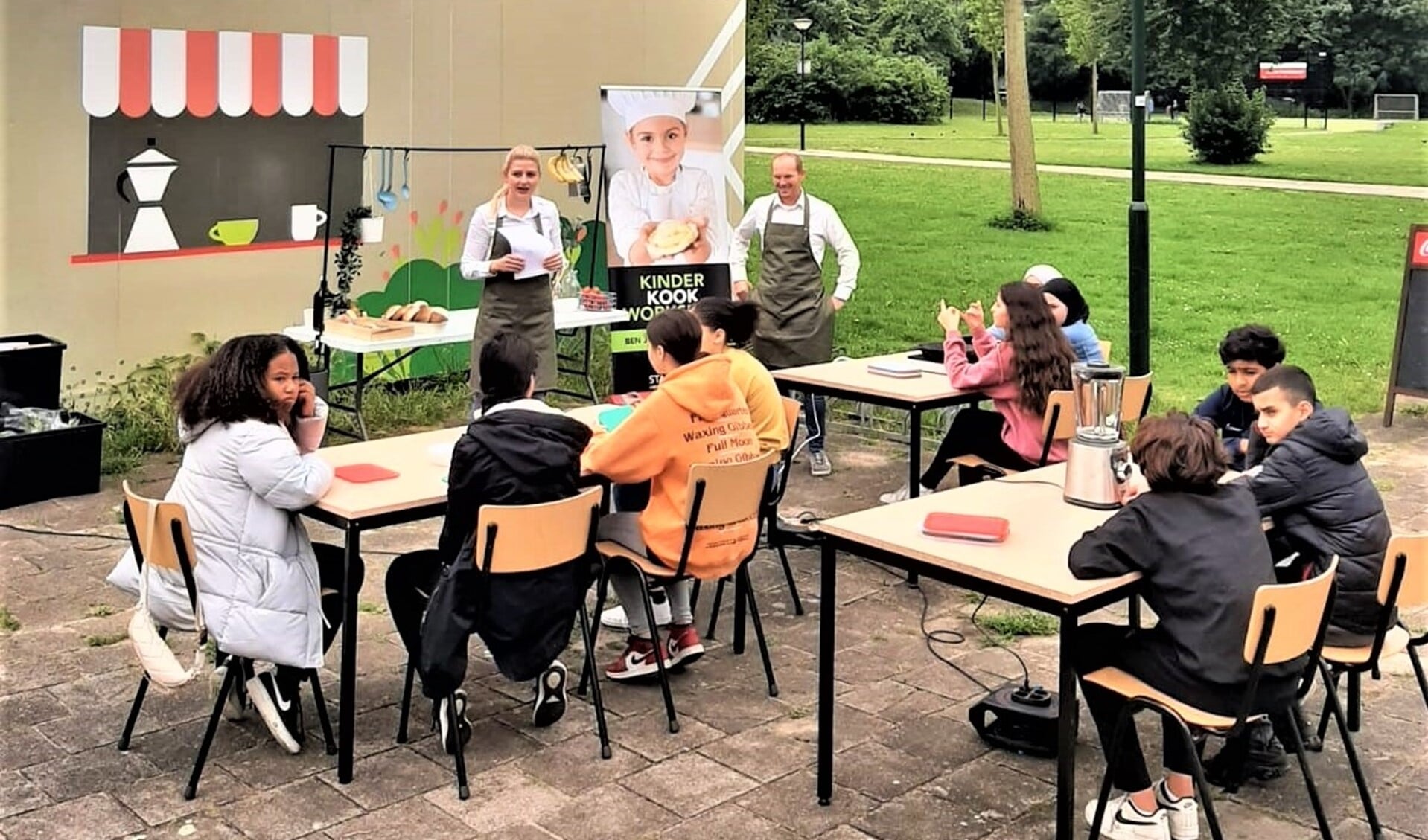  Groep 8 van basisschool de Margriet had de primeur van het Kinderkooktheater ‘High Five’, ontwikkeld door STAPFOODS (foto: pr). 