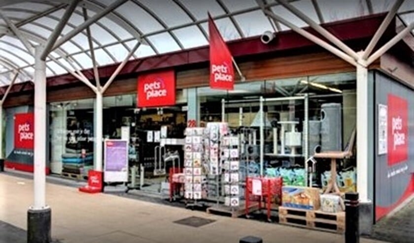 <p>De winkel in winkelcentrum Julianabaan in Voorburg (foto: Pets Place).</p>