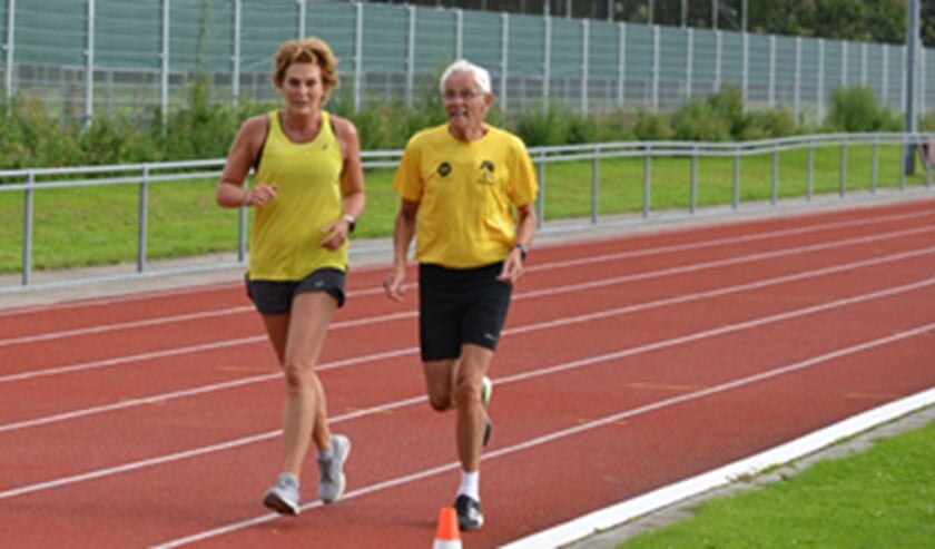 <p>De atlete Stella Jongmans heeft aan het begin van haar carrière getraind onder Sijbrandij en liep een rondje mee (foto: pr).</p>