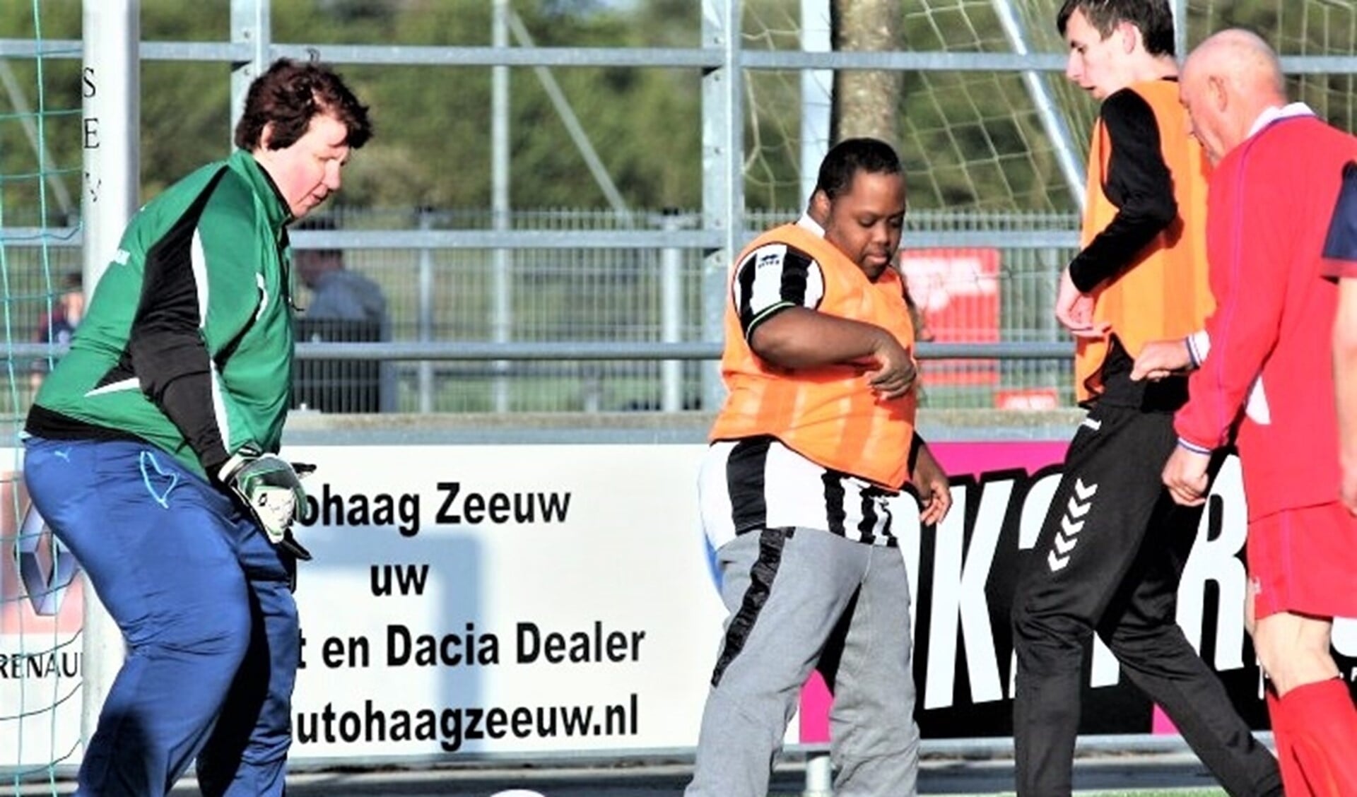 G-voetbal bij de Leidschendamse voetbalvereniging SEV (foto: pr SenW).