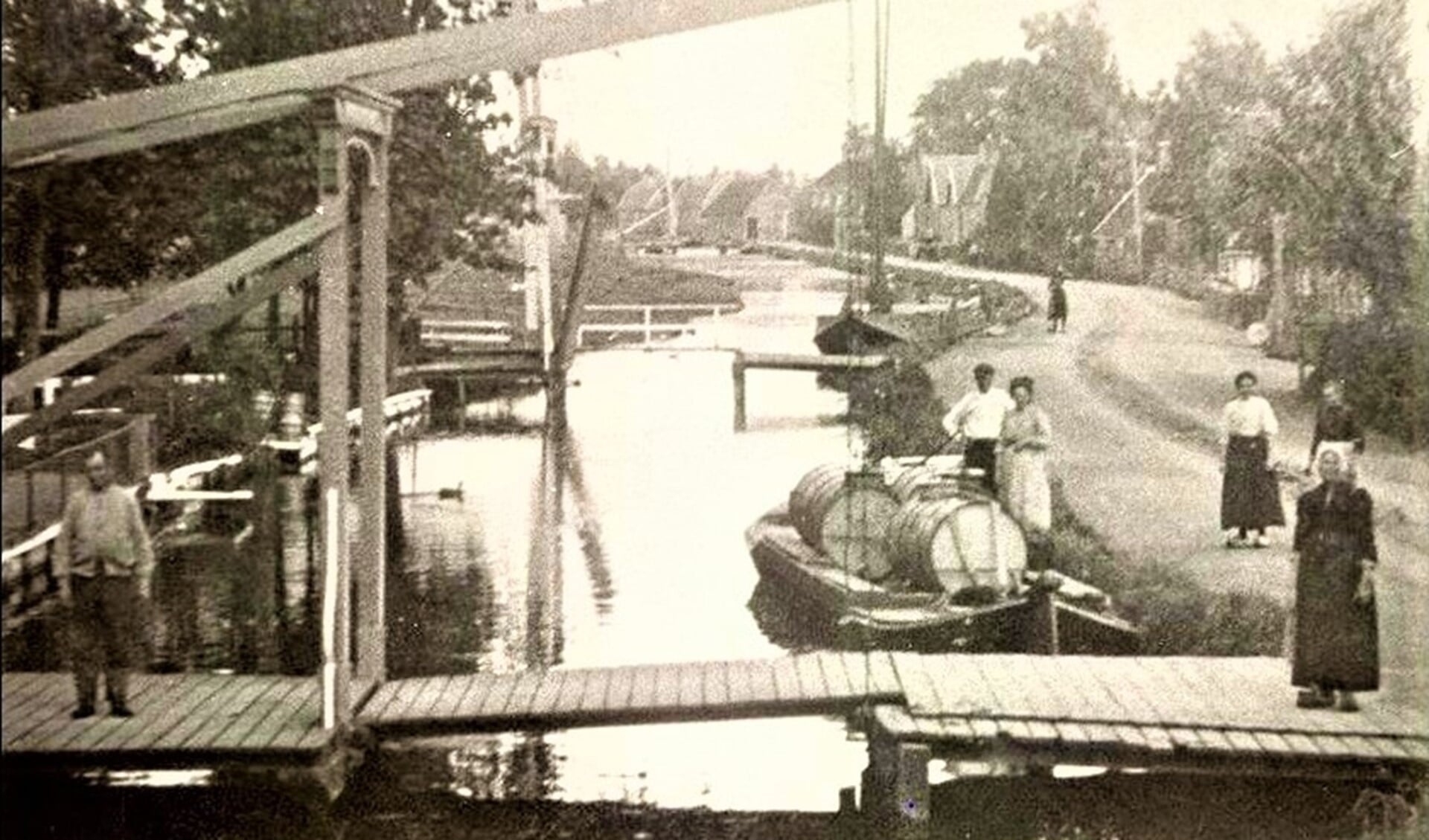 Stompwijk in 1910. Net als aan de Veenweg, werd hier een brievenbus geplaatst (archieffoto).