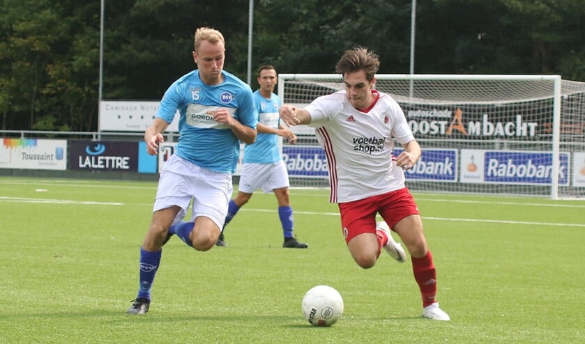 <p>Fotograaf Sander de Hollander volgt de voetballers met zijn scherpe lens.</p>