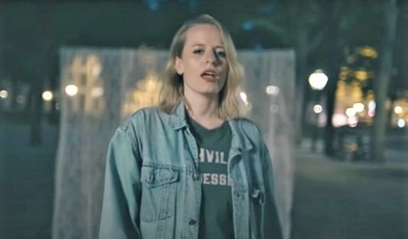 Still van de videoclip van de single Shiver van Ann King.