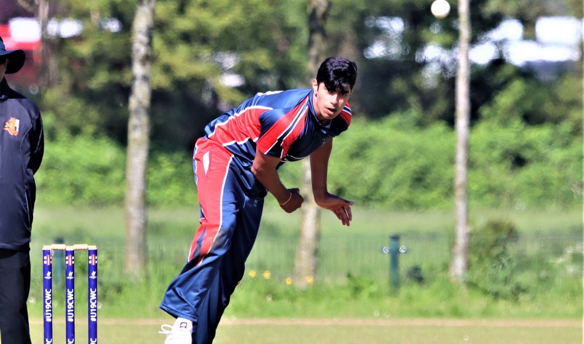 Aryan Dutt maakte indruk met vier wickets voor zes runs (foto: Catch of the Day BV).