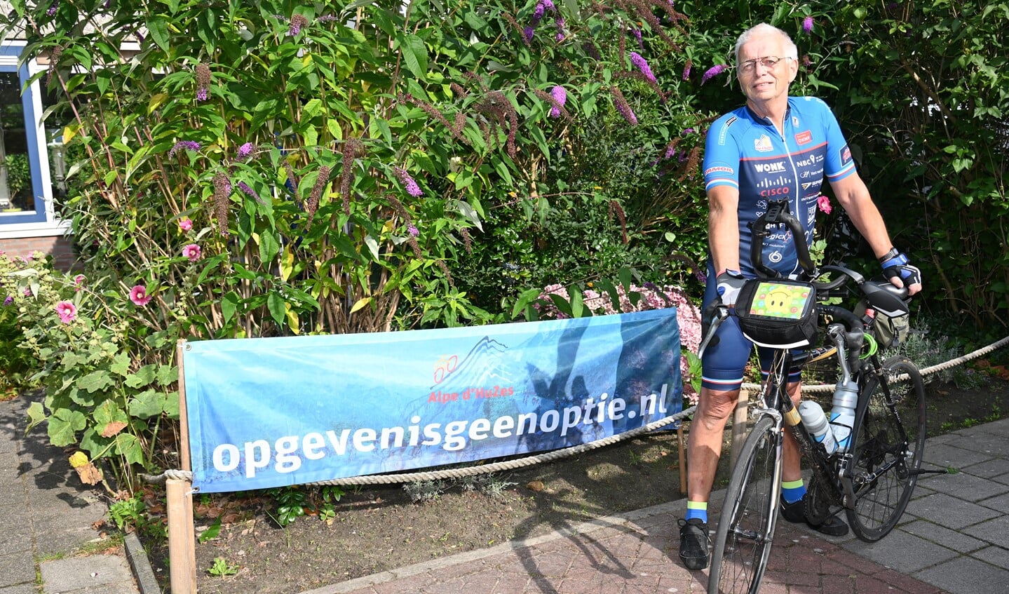 Anton Bood stapt op de fiets om geld op te halen voor kankeronderzoek. Wie doet mee? Foto: Gerard van Warmerdam