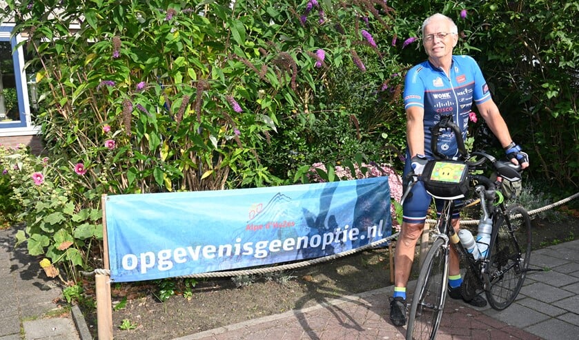 <p>Anton Bood stapt op de fiets om geld op te halen voor kankeronderzoek. Wie doet mee? Foto: Gerard van Warmerdam</p>