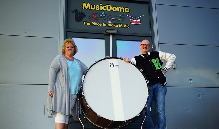 <p>Sandra en Henry kijken nu al uit naar de eerste repetitie met de nieuwe groep Harpe Davids Unlimited.</p>