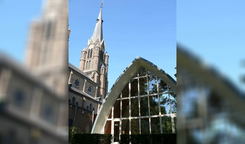 <p>In de sfeervolle parochiezaal naast de kerk is een verrassende expositie te bezoeken. </p>