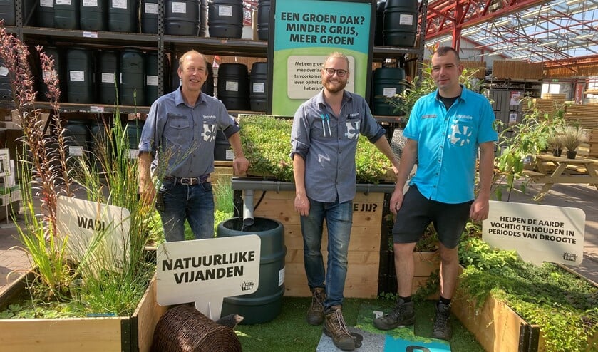 <p>Tonnie Faase (links) met zijn collega's Dyon en Ricardo.</p>