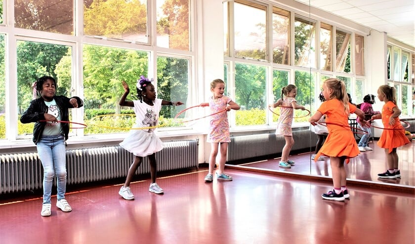 Oefenen voor het circus tijdens de Brede Schoolactiviteiten (foto: pr SenW).