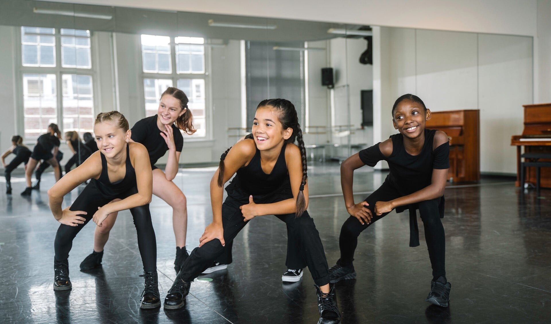 Dansen, sporten of muziek maken. Iedereen mag lid worden van een club. 