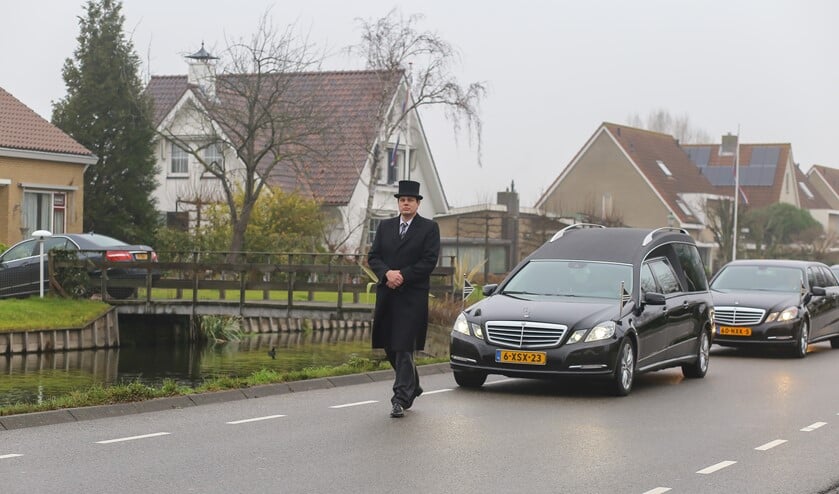 <p>Teeuw uitvaart verzorgt op een respectvolle manier de uitvaart. </p>