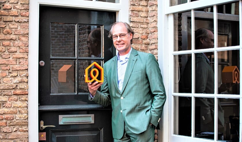 <p>Wethouder Floor Kist.” Een kamer met aandacht biedt structuur en gezelligheid, met natuurlijk de professionele begeleiding die daar bij hoort. Zo geven we jongeren samen een goede start” (foto: Barbara Koppe).</p>
