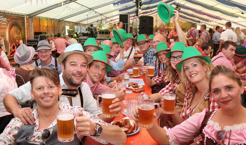 <p>De vanavond tijdens de persconferentie van het kabinet aangekondigde versoepelingen maken het mogelijk het Oktoberfest Oostland weer doorgang te laten vinden. Morgen, woensdag 15 september, start de kaartverkoop. (foto Sander de Hollander) </p>