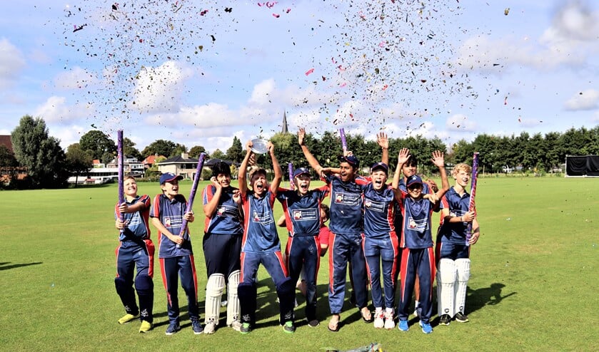 <p>Enorme ontlading bij de landskampioenen van VCC U15 (foto: Catch of the Day BV).</p>