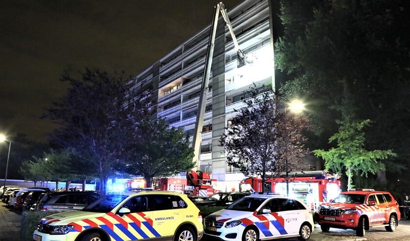 <p>De hulpdiensten waren snel aanwezig en de brandweer had niet veel tijd nodig om het brandje te blussen (foto: Sebastiaan Barel).</p>