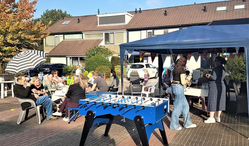 <p>De organisatie kijkt voldaan terug op de succesvolle Burendag en denk t zelfs na over een wintervariant met vuurkorven en glühwein (foto: pr).</p>