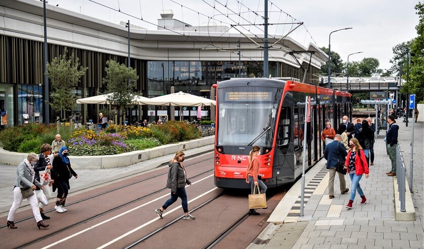 <p>De tramhalte Weigelia van lijn 19 bij Westfield Mall of the Netherlands (foto: Sicco van Grieken).</p>