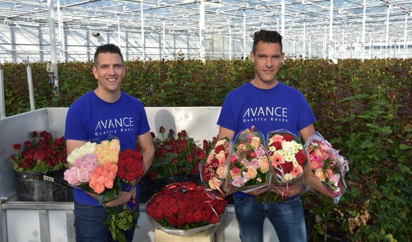 <p>(Links) Frank en (rechts) Robin, te midden van de prachtige rozen. </p>
