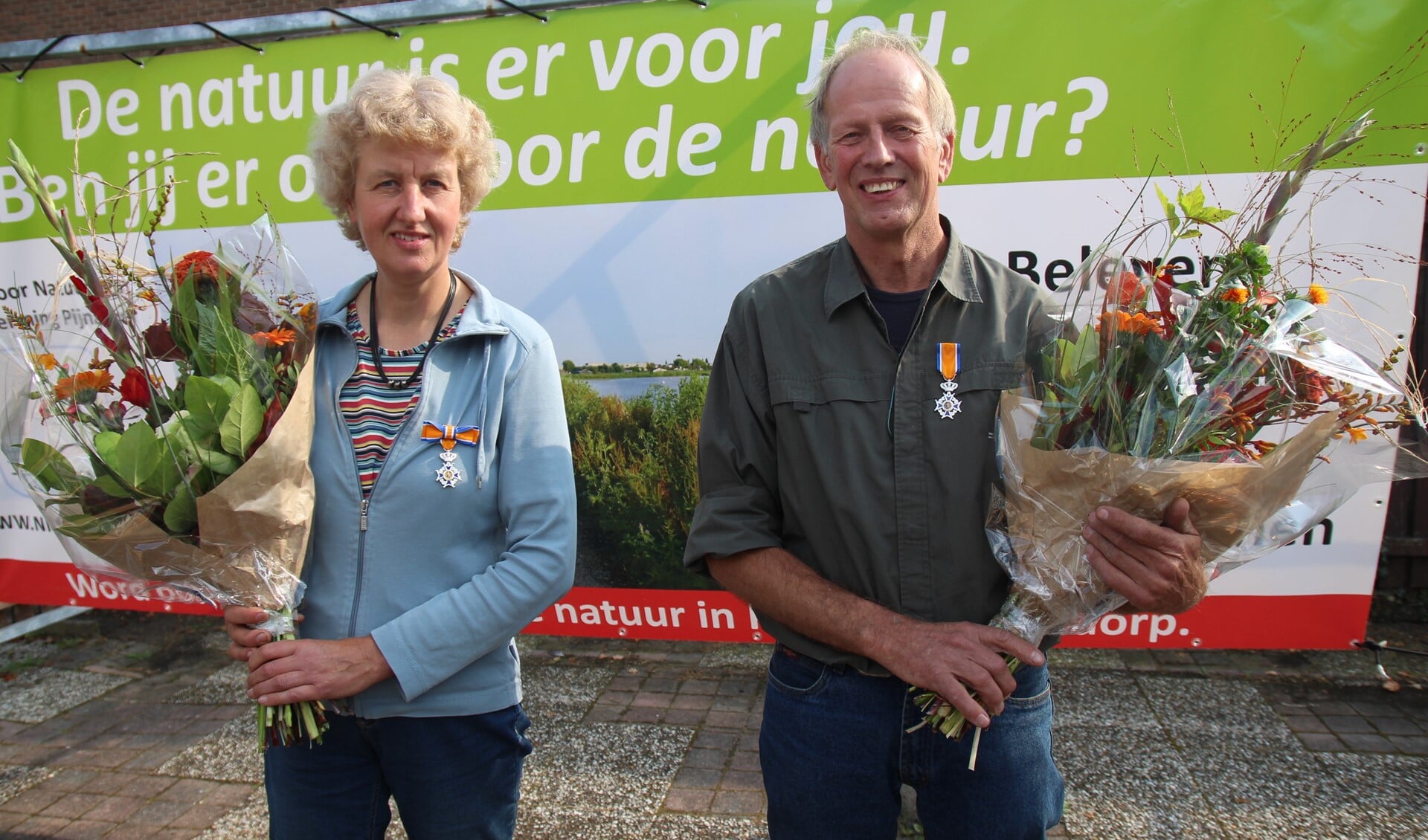 Marleen Lekkerkerk en Gerard de Hoog zijn verhuisd naar Drenthe en gingen zaterdag met een koninklijke onderscheiding terug naar Nieuwlande.