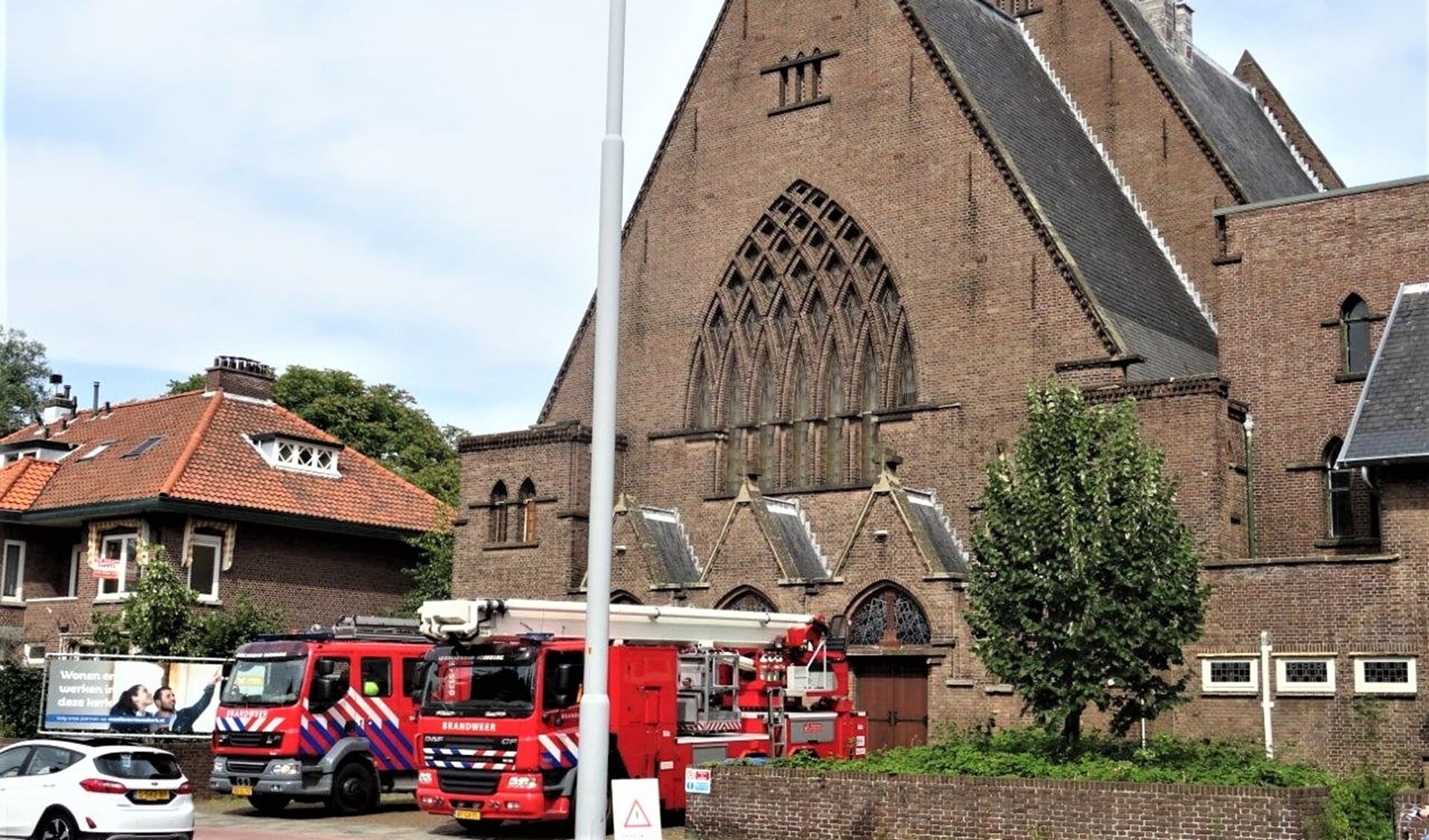 De Onze Lieve Vrouwekerk aan de Laan van Nieuw Oosteinde is onder meer oefenlocatie voor de brandwer (foto: Ap de Heus).