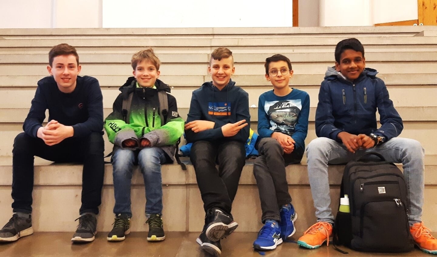 Het schaakteam Prajit, David, Robin, Thomas en Thimo ging de strijd aan op hun Chromebook (foto: Gymnasium Novum).