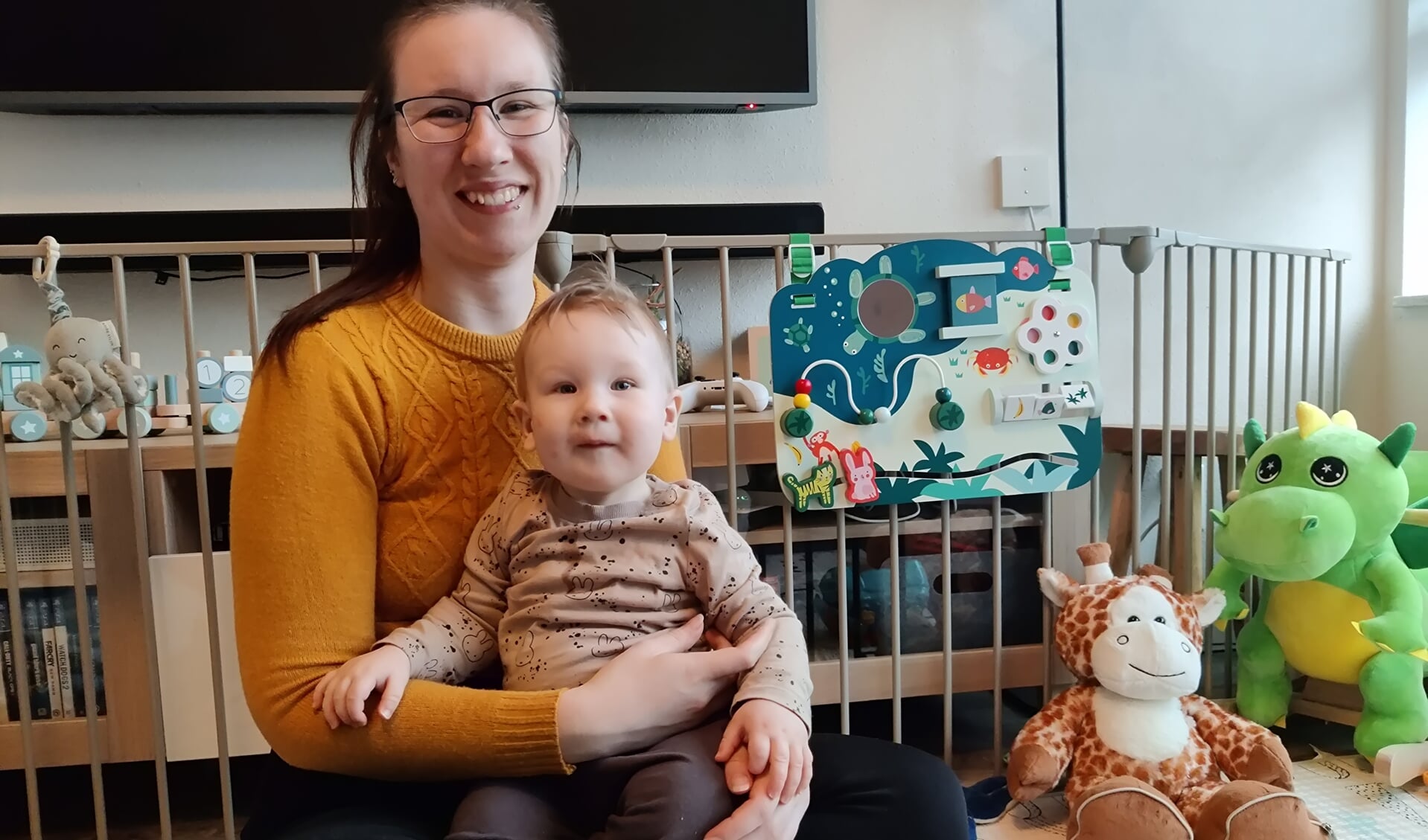 Stefanie met haar zoontje (foto: Stefanie Bos)