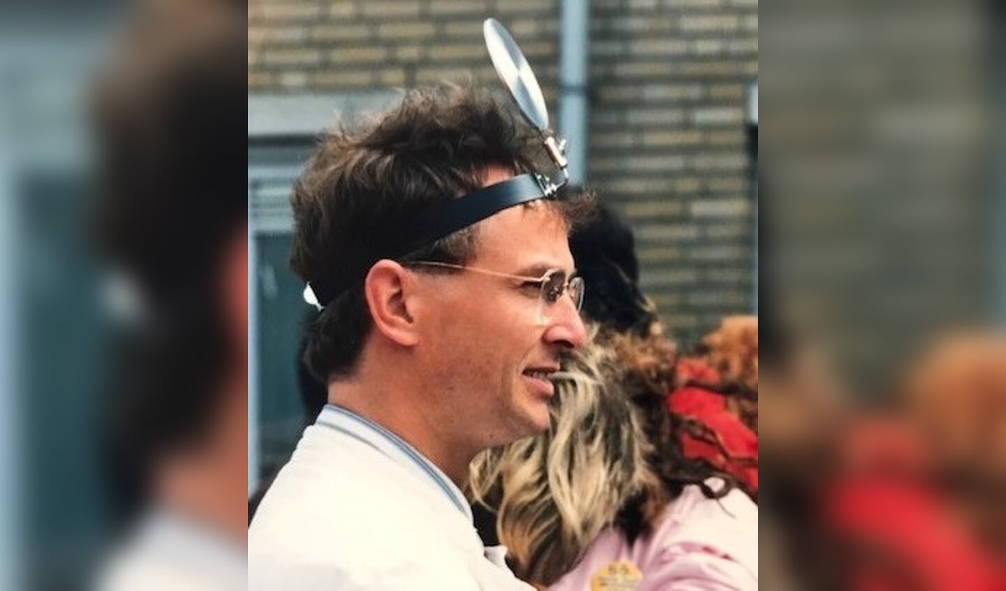 Dokter Mulder tijdens de opening van het gezondheidscentrum.