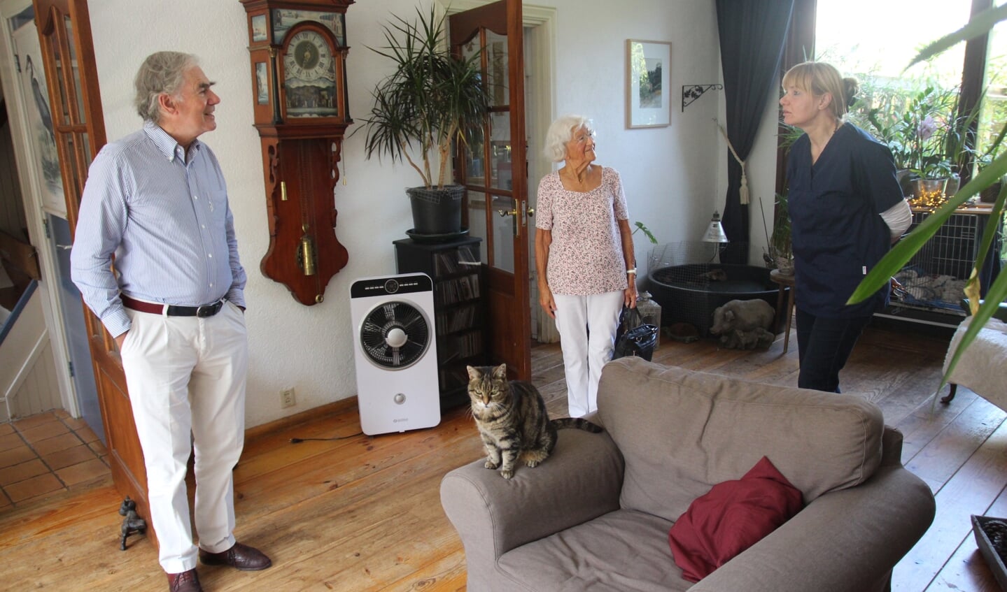 Nu woont dierenarts Marike de Boer in het huis in de Stationsstraat. Boudewijn Bolle herkende nog de nodige elementen van ruim 75 jaar terug.