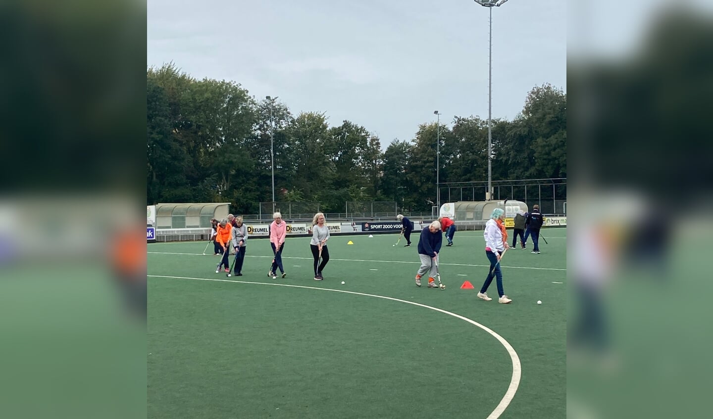 Walking hockey is voor iedereen die niet meer zo goed kan of wil rennen en toch met hockey wilbezig zijn
