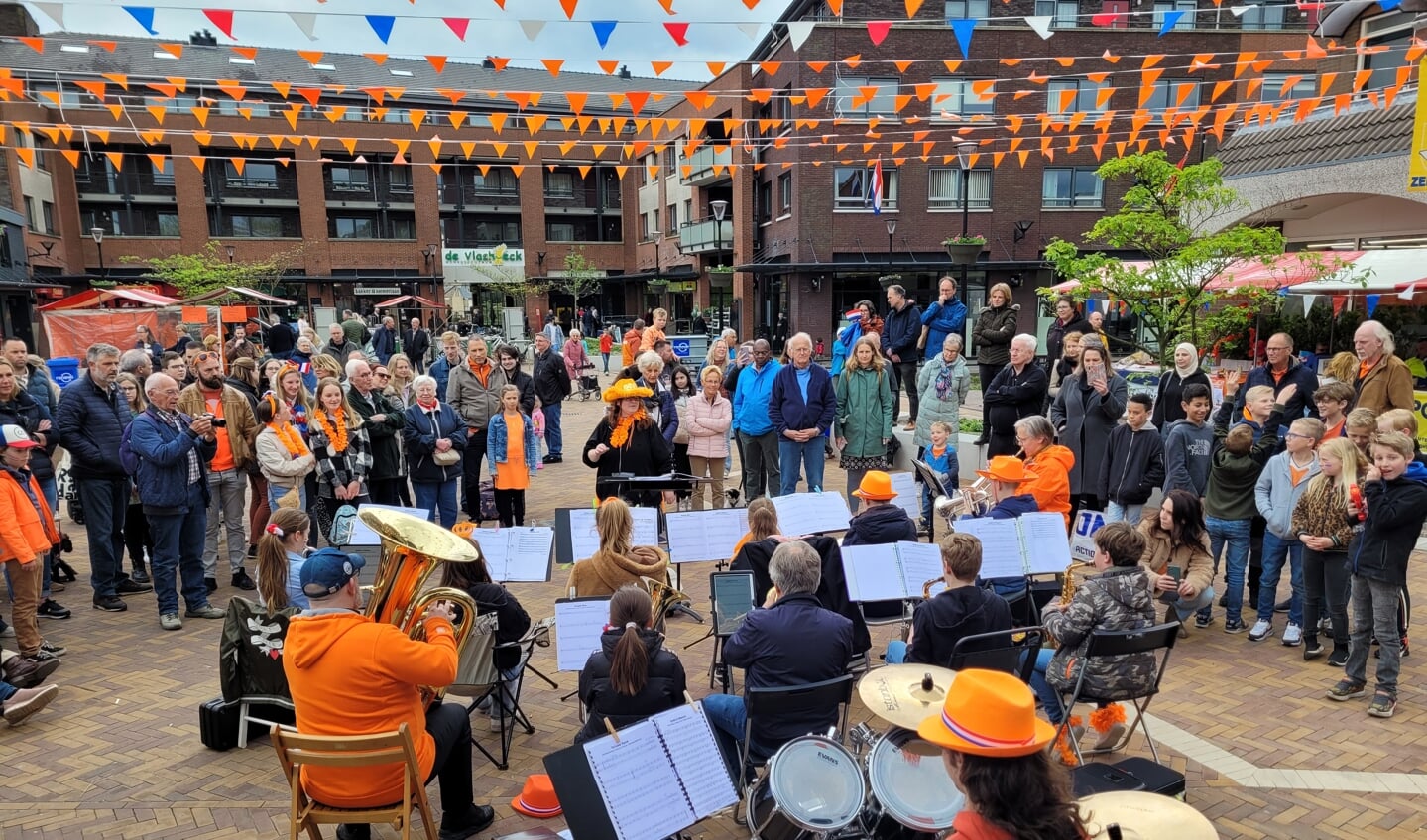 Koningsdag was dit jaar hartstikke gezellig in het centrum van Bergschenhoek! (Foto: Astrid Nielsen/archief)