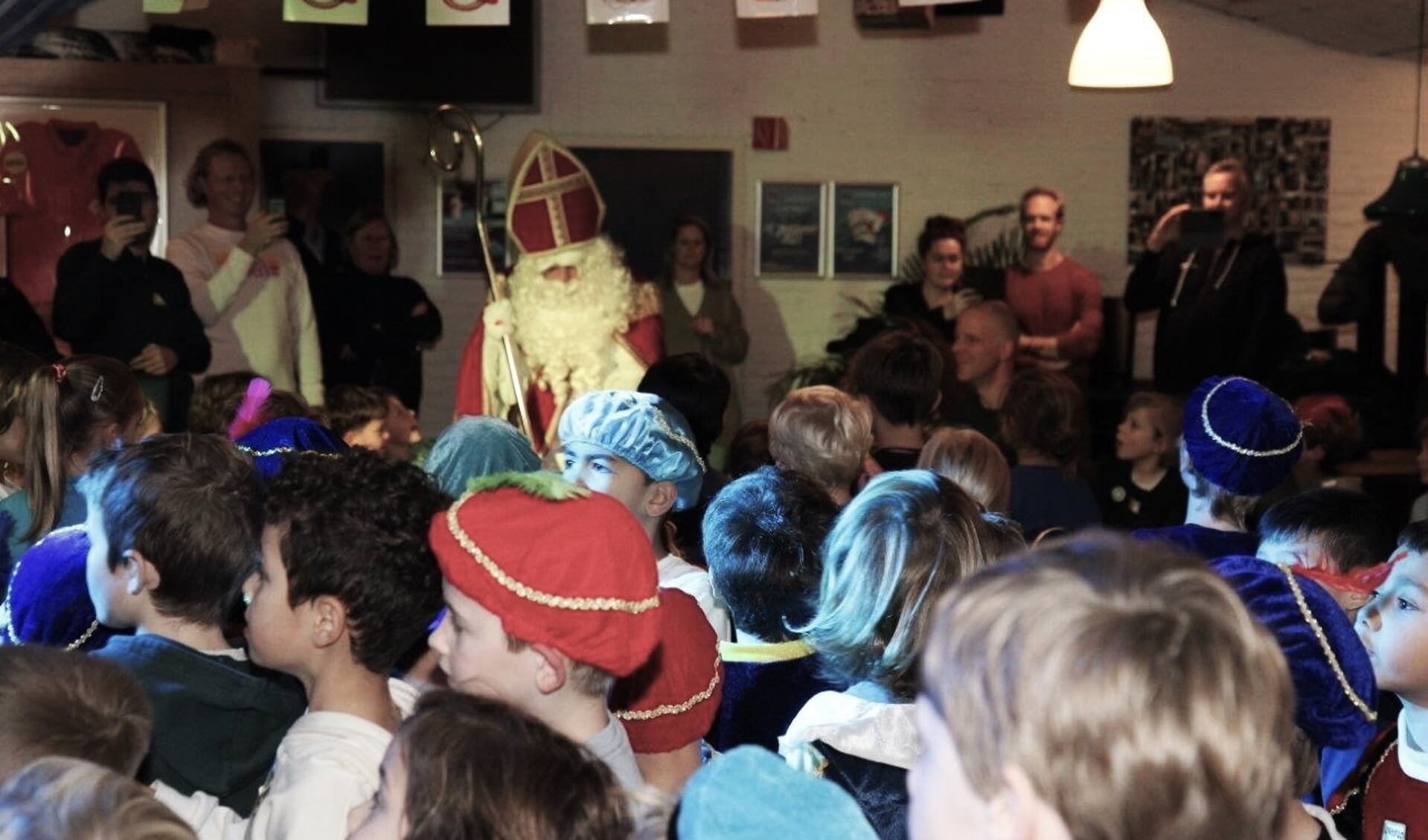 Sinterklaas in de kantine van Forum Sport (foto: Ap de Heus).