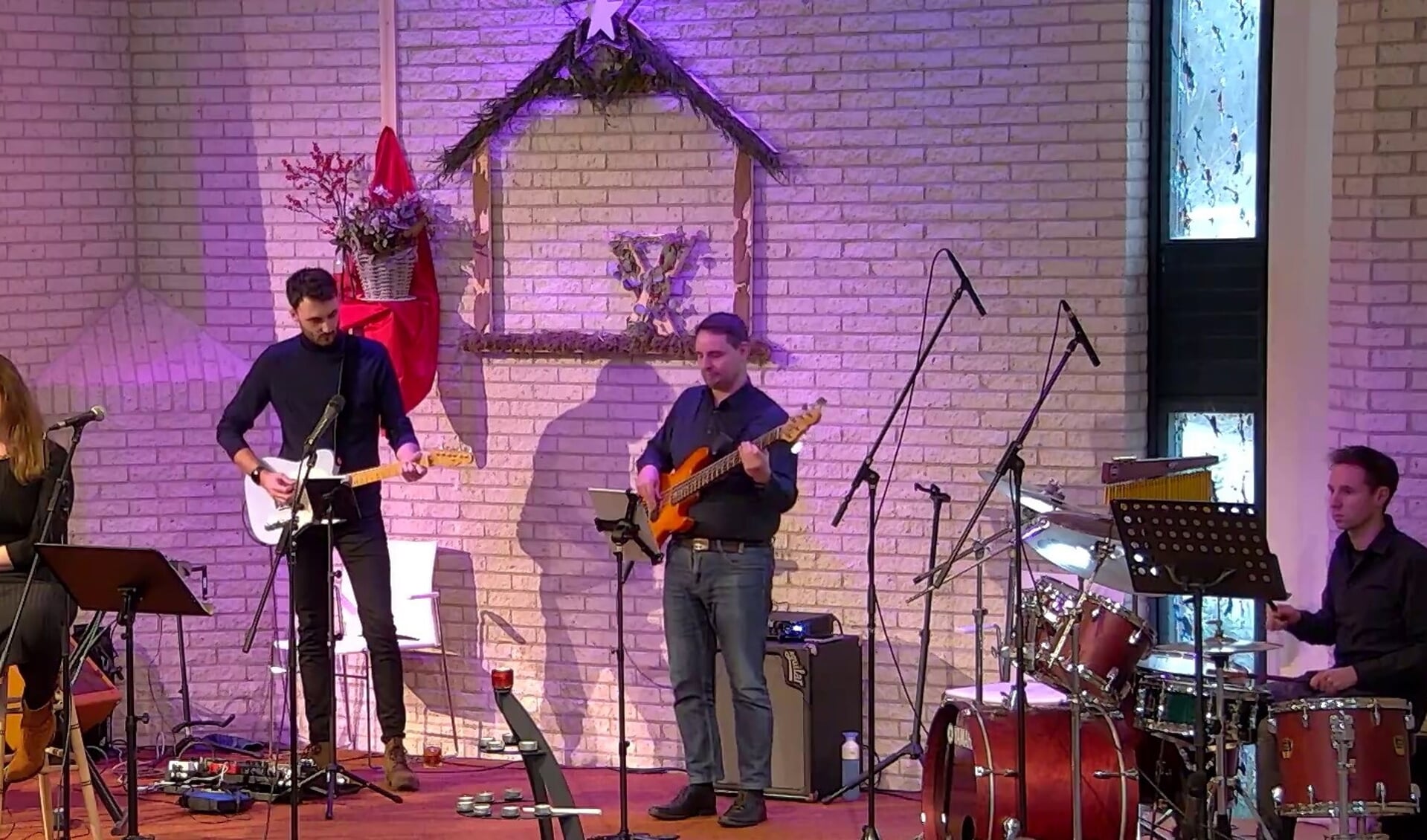 De band speelt de Top2000 kerkdienst